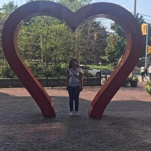 Meet your Posher, Roxani